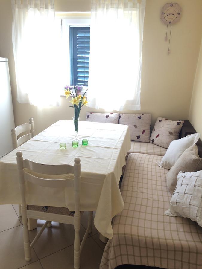 Holiday Home "Kike & Mara" Drnis Luaran gambar